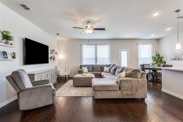 Building Photo - 811 Maverick St