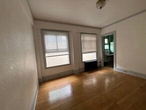Building Photo - 1305 NE 45th St
