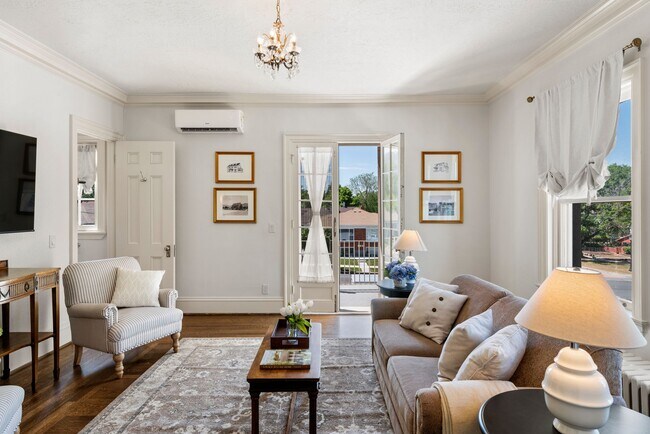 Building Photo - All-Utilities-Included Studio in Historic Bristol Manor | Pet Friendly