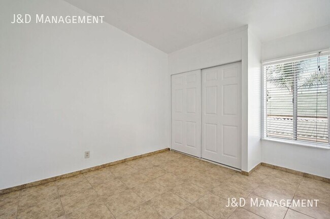 Building Photo - 824 47th St