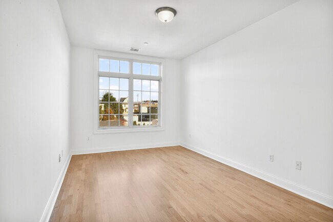 Building Photo - 55 1st St