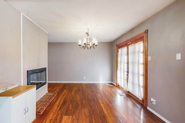 Building Photo - LOMAS/JUAN TABO 3 Bedroom 2 Bath 1/CG