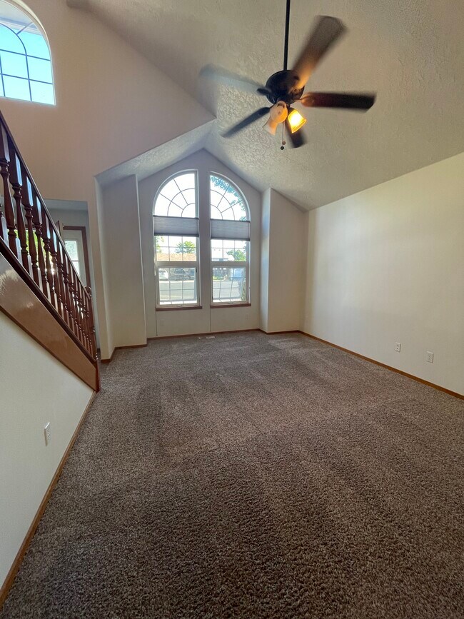 Building Photo - 740 E Opal Ct