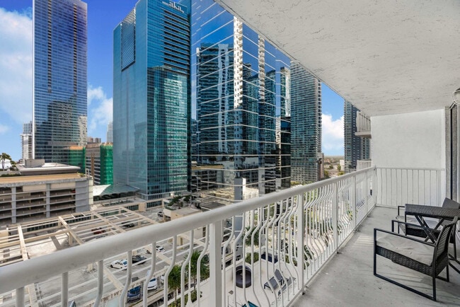 Building Photo - 1 SE 12th St