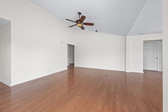 Building Photo - Awesome 4BE-Office/Bonus Room/ 2BA Home in...