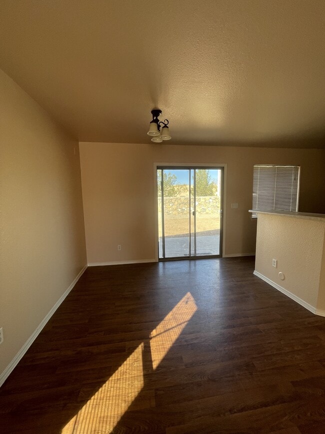 Building Photo - 3425 Scarlet Point Dr