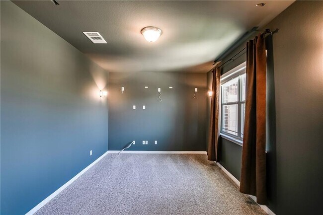 Building Photo - 401 Ridgetop Bend