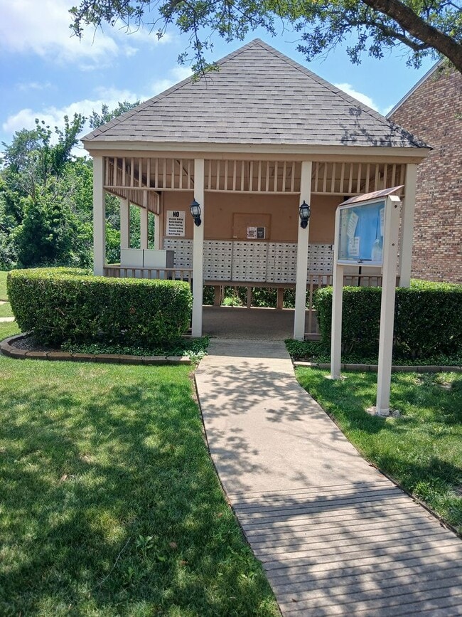 Building Photo - (50% OFF 1st MONTHS RENT) 2nd Floor Condo 1 Bedroom and 1 Bath