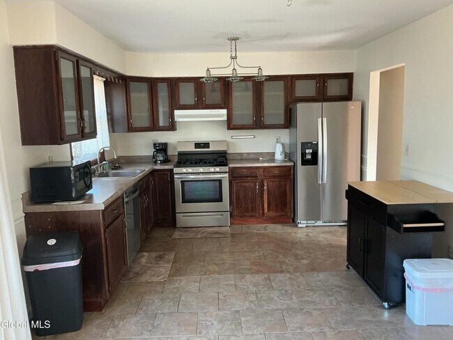 Building Photo - 2 Dyer Dr