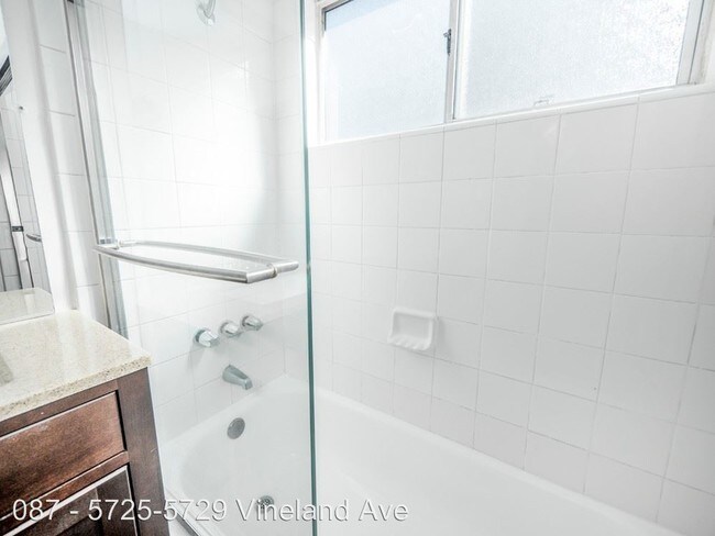 Interior Photo - 5725 Vineland