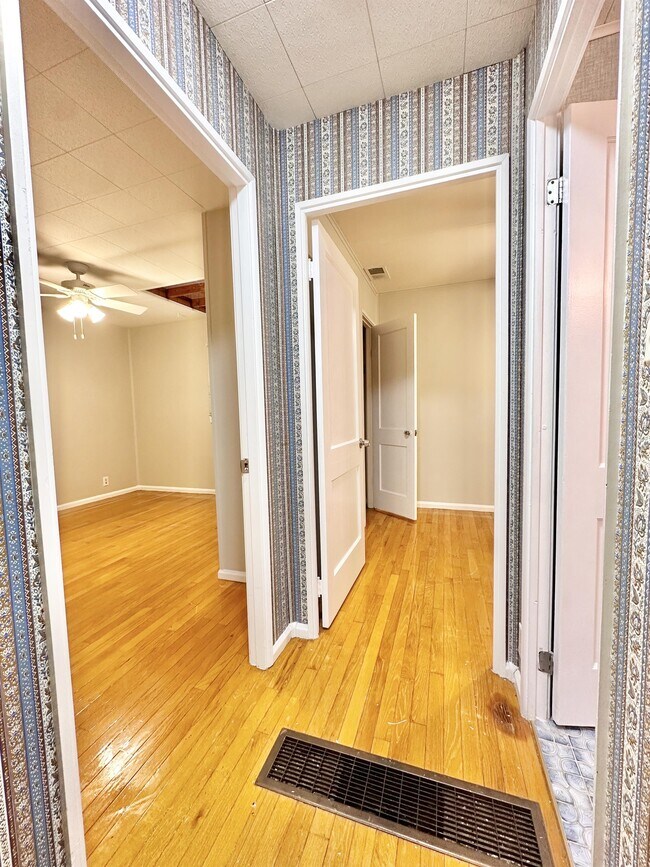 Building Photo - 1164 S 41st St