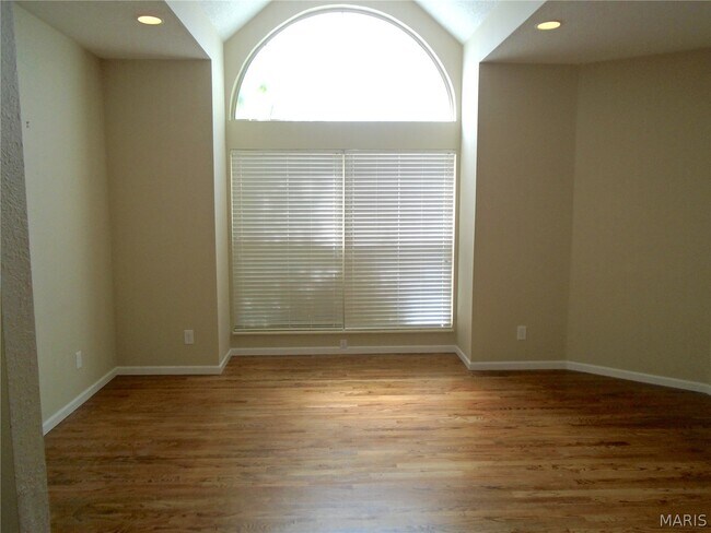 Building Photo - 1109 Peachtree Ct