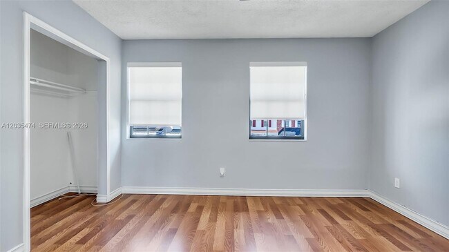 Building Photo - 1647 W 72nd St