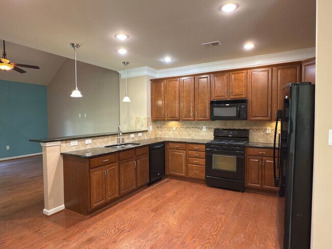 Building Photo - 3 Bedroom, 2.5 Bath, Loft, 2-Car Garage Ho...