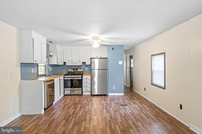 Building Photo - 34490 Virginia Dr