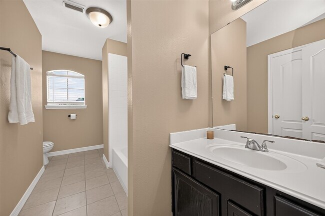 Building Photo - 4011 Alexis Cir