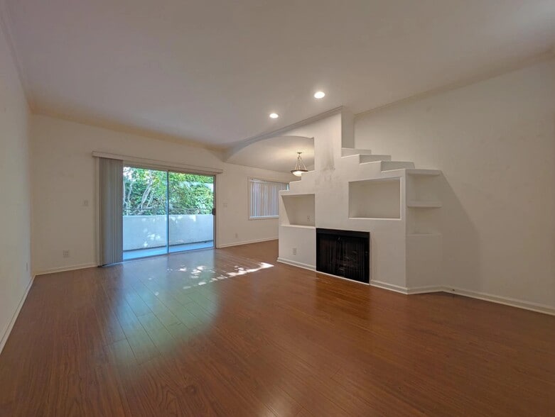 Building Photo - 912 Croft Ave