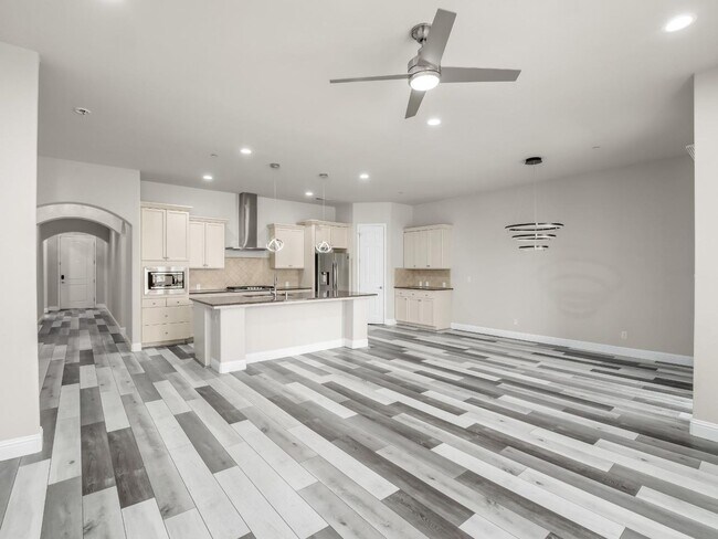 Building Photo - Beautifully Updated 4 Bedroom, 2.5 Bath in North Fresno