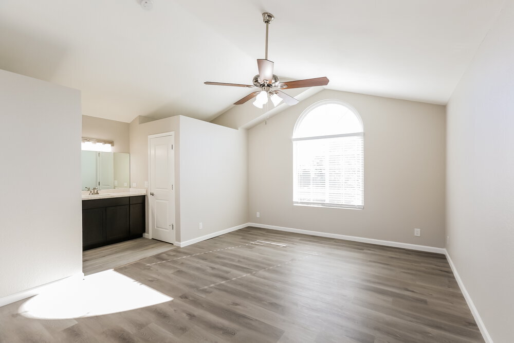 Building Photo - 441 S Maple