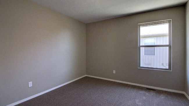 Building Photo - Fenced in 3 Bedroom Duplex in Monte Cristo
