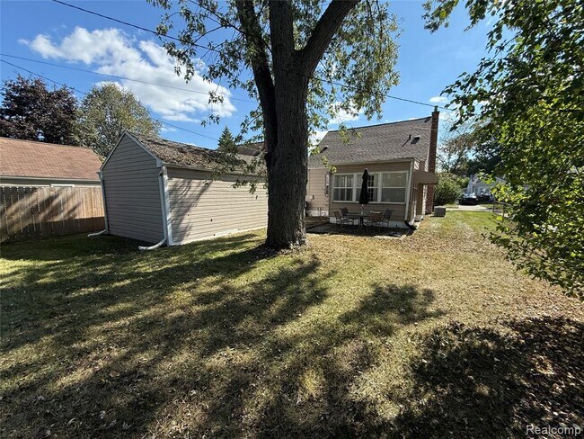 Building Photo - 1610 Eaton Rd