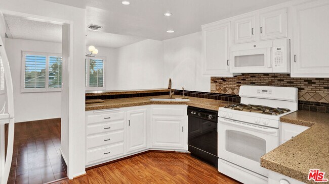 Building Photo - 263 E Sierra Madre Blvd