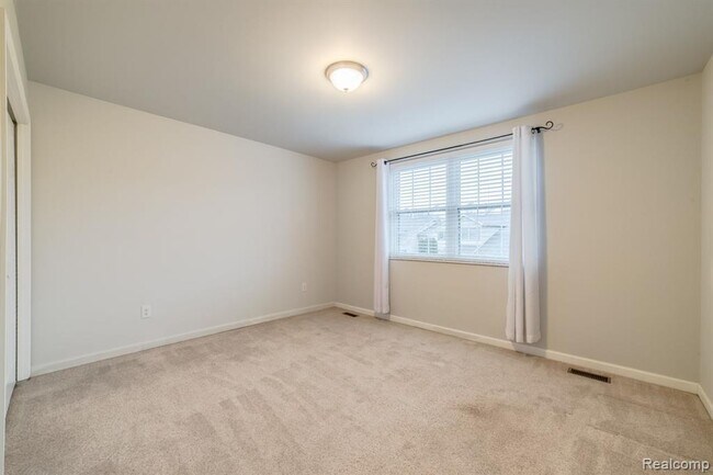 Building Photo - 324 Stratford Ln