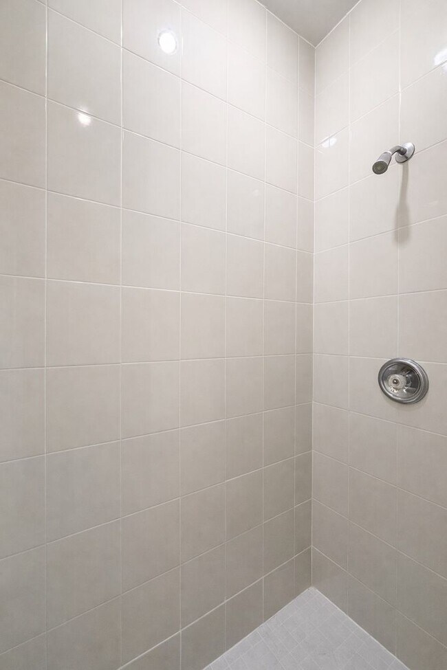 Building Photo - 3216 SW 7th Pl