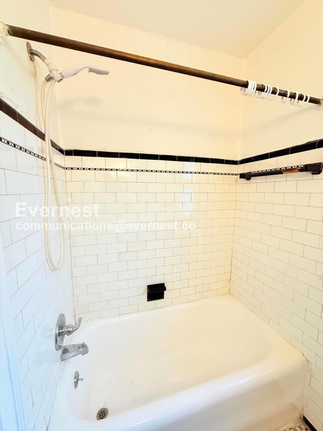 Building Photo - 4066 Tyler St