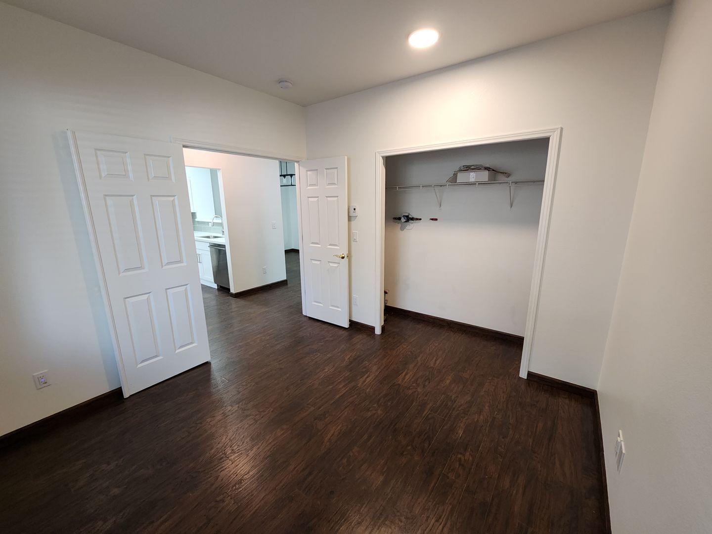 Building Photo - Renovated 3 Bedroom Condo