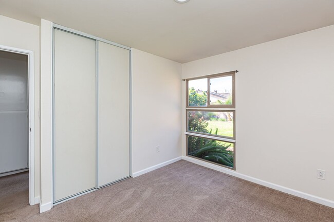Building Photo - ** AMAZING ALLIED GARDENS 3/2 HOME 2 CAR G...