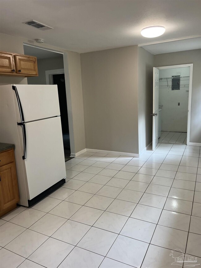 Building Photo - 5630 Wickford Ln