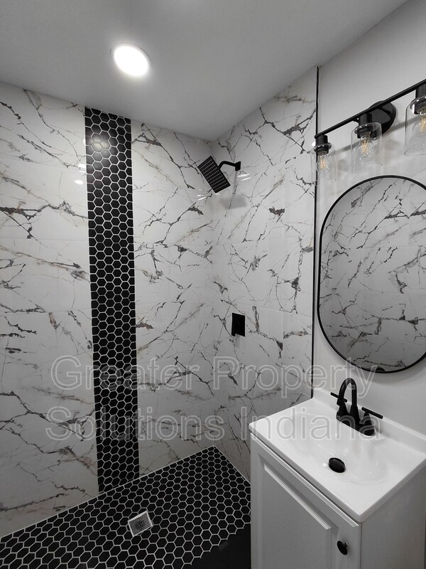 Building Photo - 7520 Chestnut Ave