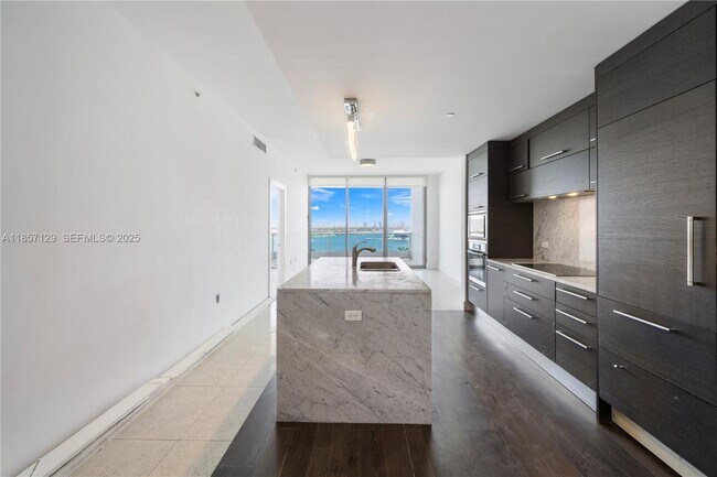 Building Photo - 900 Biscayne Blvd