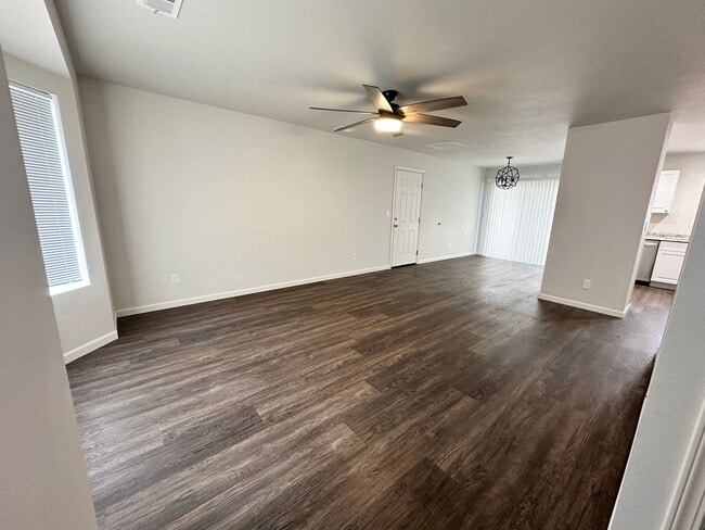 Building Photo - MP133 - 14410-14412 E Heroy