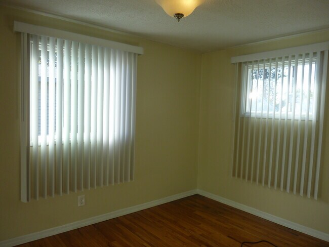 Building Photo - 1211 W Dalke Ave