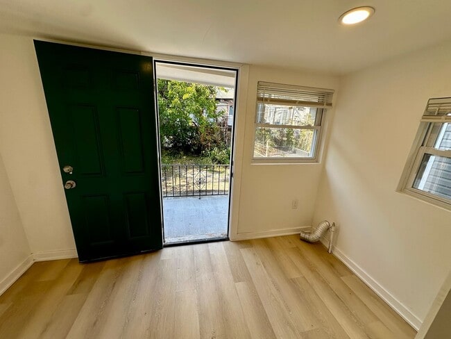 Building Photo - Fully renovated, bright, and spacious 3-bedroom, 1.5-bath home in an amazing location.