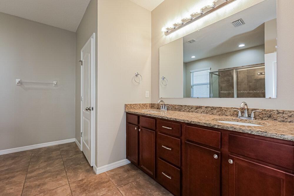 Building Photo - 402 Blakely Ct