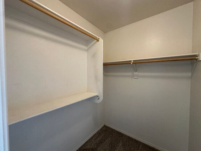 Building Photo - Promotion!  4 Bed 2.5 Bath Home with Split...