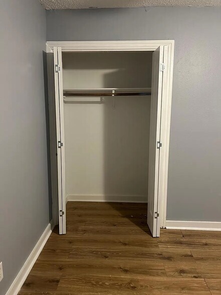 Building Photo - 6902 Colony Park Dr