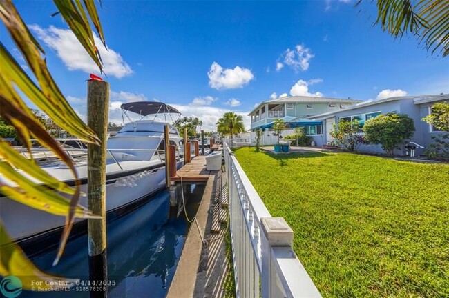 Building Photo - 1201 Avocado Isle