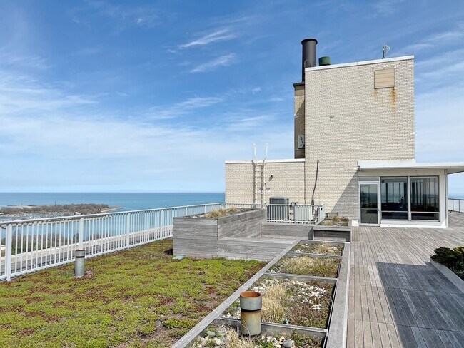 Building Photo - 3900 N Lake Shore Dr