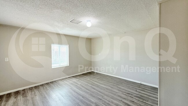 Building Photo - 515 W 13th St