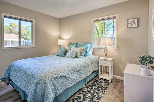 Building Photo - 1217 Falcon Ave