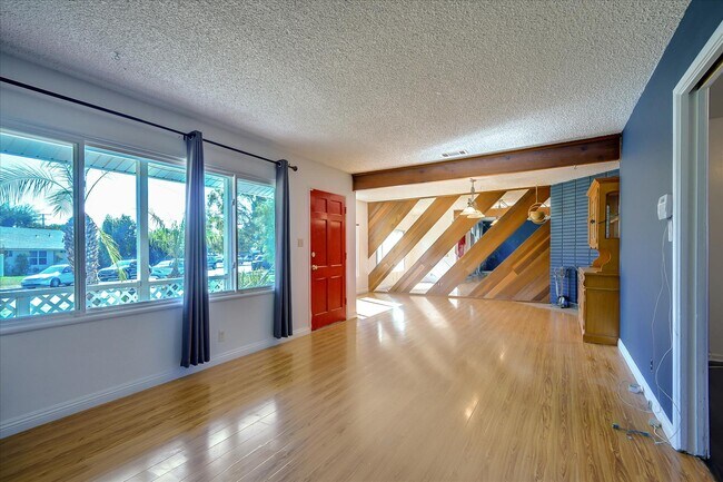 Building Photo - 9239 Bonavista Ln