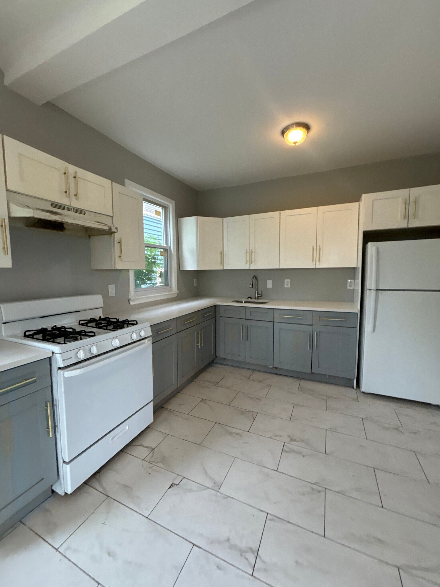 Unit 2 - 905 S 16th St