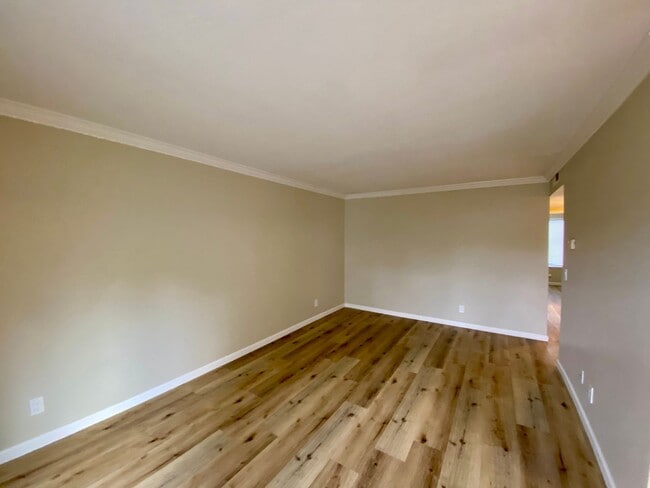 Building Photo - Gorgeous Top Floor Condo Located in Walnut Creek with Inside Laundry and Close to BART is Availab...