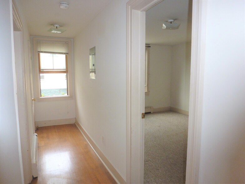 Building Photo - 97 N Winooski Ave