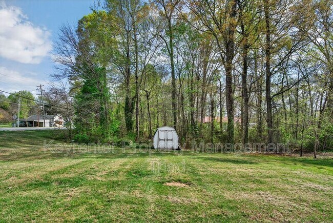 Building Photo - 701 Ashcroft Rd