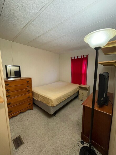 Building Photo - 107 Mary Ln